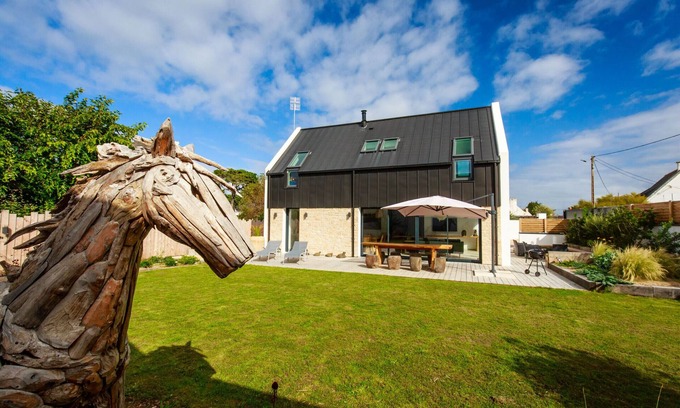 Quiberon Ski Chalet | Luxury Villa Kuda, next to the beach