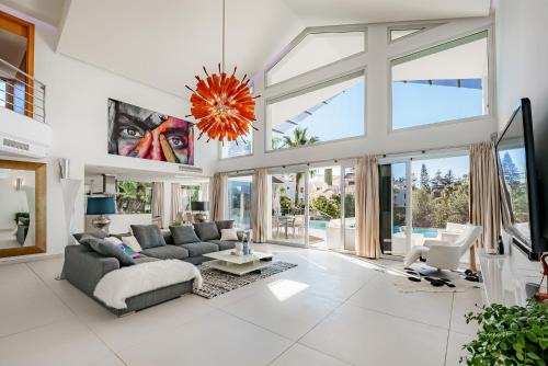 Nueva Andalucia Villa | Luxury Villa-Los Naranjos Golf Club