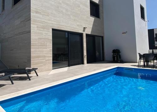 Kolan Villa | Luxury Villa Mandre - Pool & Roof-Top Sun Terrace with Sea View - NEW!