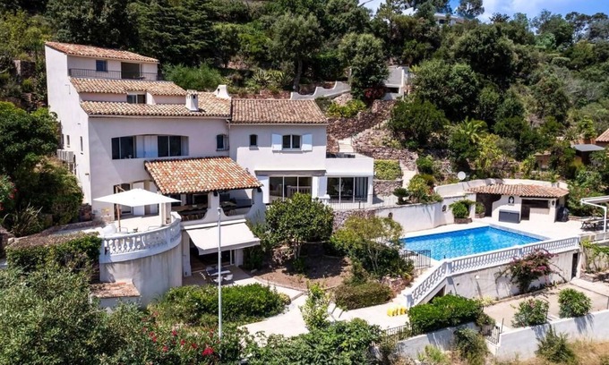 Saint-Raphael Villa | Luxury villa, set in the hills in a quiet securedomain, with amazing views of the hills and the sea - 2303