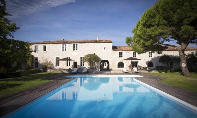Angoulins House | Luxury Villa, sleeps 24, private pool & gardens, close to beaches & La Rochelle