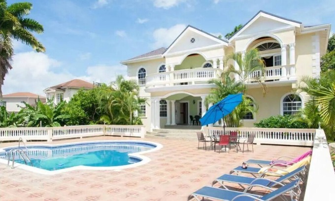 IronShore Estates House | Luxury Villa with Amazing Ocean Views