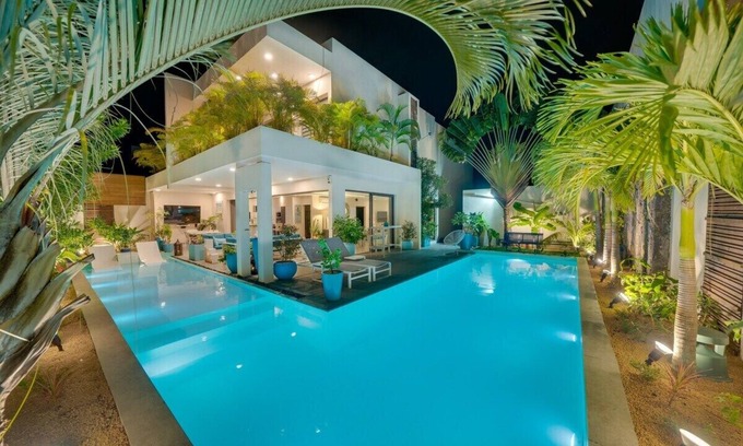 Grand-Baie Villa | Luxury Villa with Heated Pool, Jacuzzi & Exotic Garden