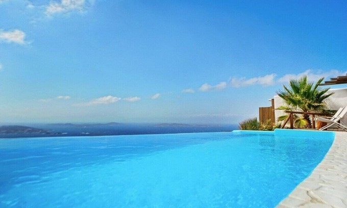 Faros Armenistis House | Luxury Villa with Infinity Pool and Helipad