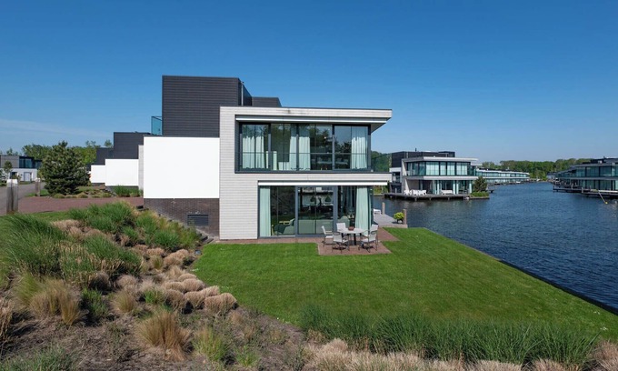 Arnemuiden Villa | Luxury villa with jetty at Veerse Meer - 8 persons - CPW-31
