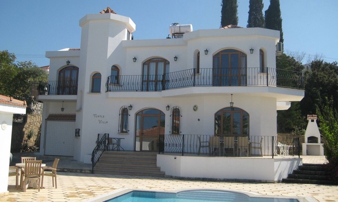 Kyrenia Villa | Luxury Villa with Large Private Pool and Landscaped Garden, Free Wifi