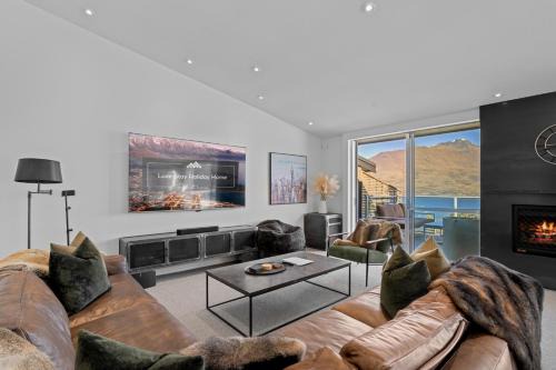 Queenstown City Centre House | Luxury Villa with Panoramic Lake & Mountain Views