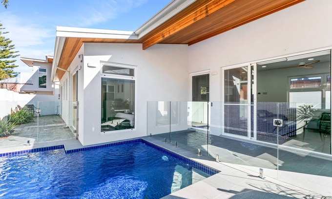 Fremantle Villa | LUXURY VILLA WITH POOL IN CENTRAL FREMANTLE