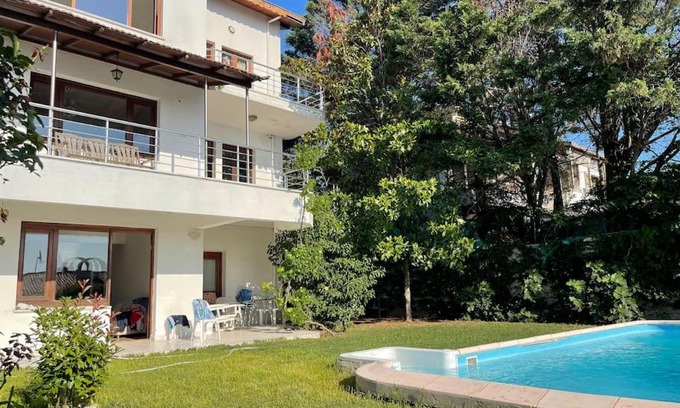 Beylikduzu Apartment | Luxury Villa with Private Pool and Garden
