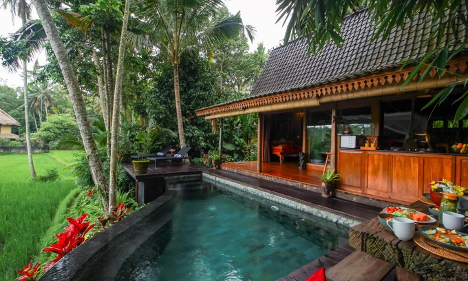 Sambahan Villa | Luxury Villa with Private Pool and Kitchen!