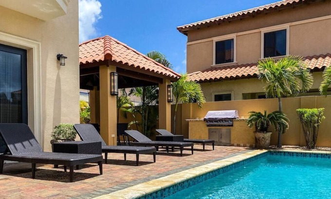 Gold Coast Villa | Luxury Villa with Private Pool in Gold Coast