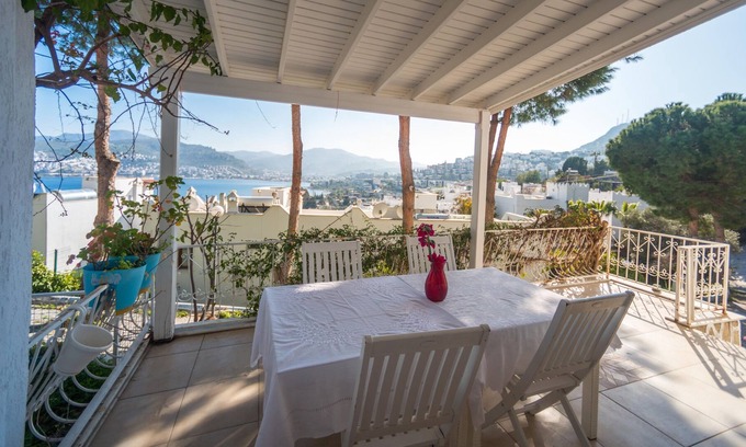 Dagbelen Villa | Luxury Villa with Private Beach, Garden and Spectacular Terrace