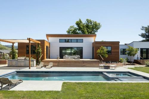 Kenwood Villa | Luxury Villa Year-Round Heated Pool Hot Tub Fire Pit Lawn