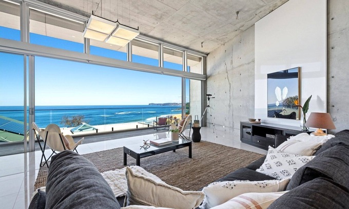 Forresters Beach House | Luxury Villas Bluewater at Forresters (w/heated rooftop spa)