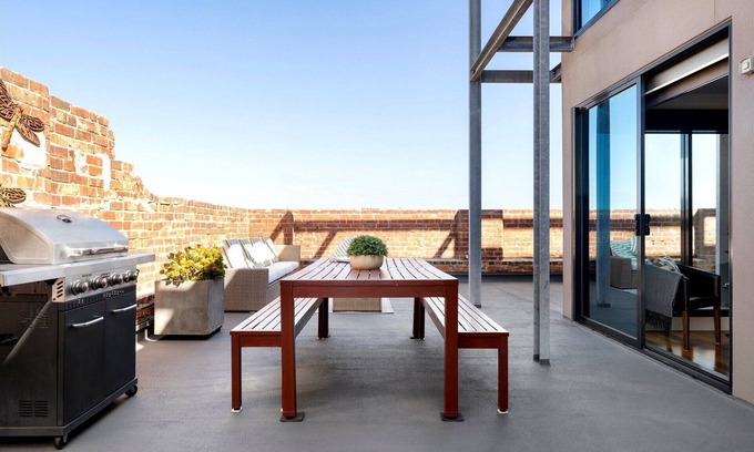 Fitzroy Apartment | Luxury Villas Factory Penthouse (With Car Parking)