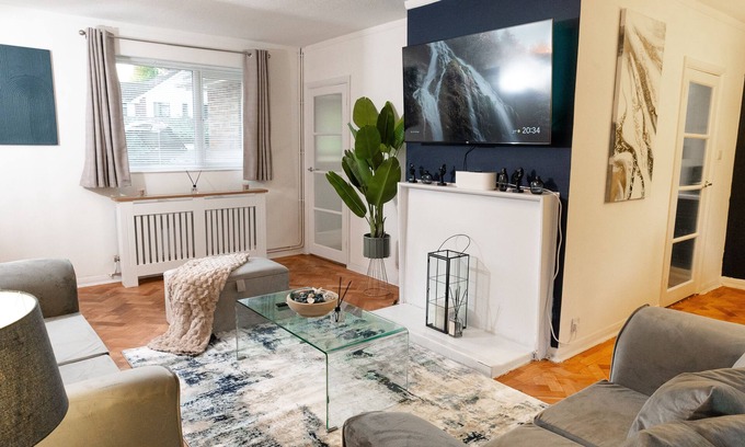 Runnymede House | Luxury Virginia Water 3BR | Thorpe Park | Heathrow