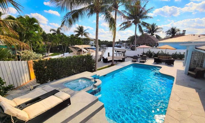 Florida North Atlantic Coast House | Luxury Waterfront 3/3 Pool,Hot Tub,Kayak,BoatDock. 5 Min to Beach,Stadium