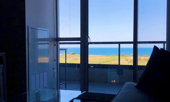 Grimsby Condo | Luxury Water-View Oasis