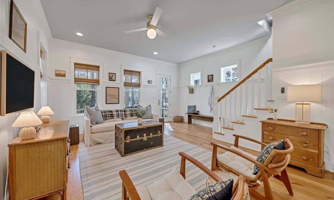 Watercolor House | Luxury Watercolor House: Beach Access & Golf Cart