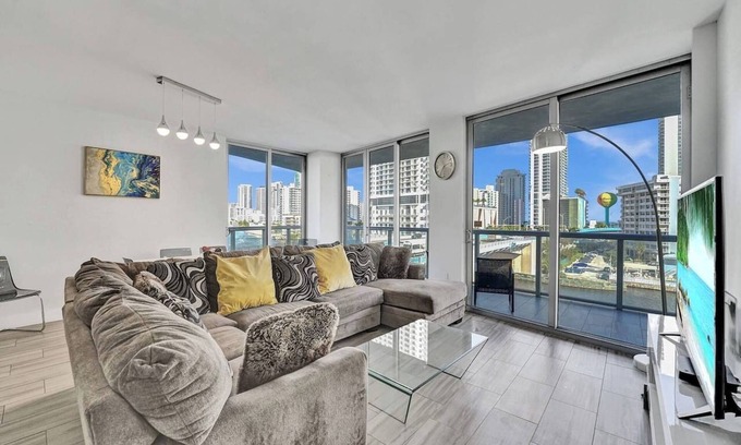 Hallandale Beach Apartment | Luxury Waterfront Suite