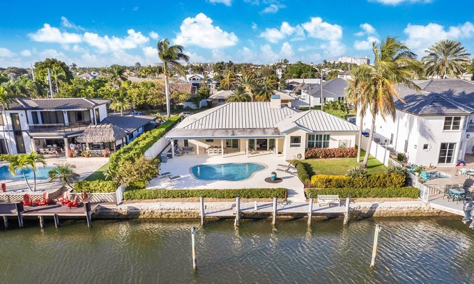 The Cove House | Luxury Waterfront Home w Pool/BBQ, Deerfield Beach