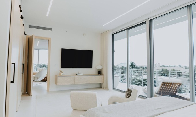 Nurmi Isles Apartment | Luxury Waterfront Penthouse in Central Location