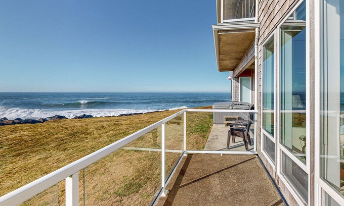 Depoe Bay Condo | Luxury Waterfront Condo with Shared Hot Tub, Pool, and Ocean Views