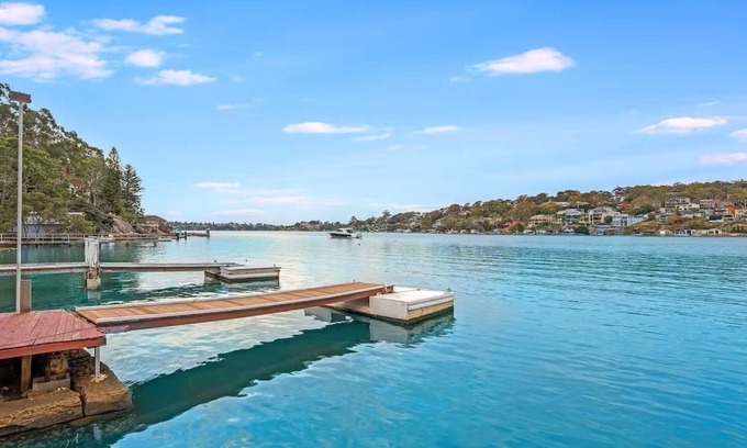 Oatley House | Luxury Waterfront Retreat | 4BR with Double Jetty & Entertainment