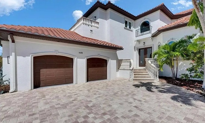 Balm House | Luxury Waterfront Paradise in Apollo Beach