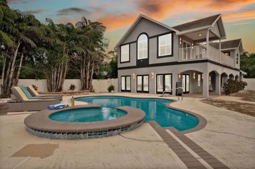 Clair-Mel City House | Luxury Waterfront Villa Heated Pool & Gameroom