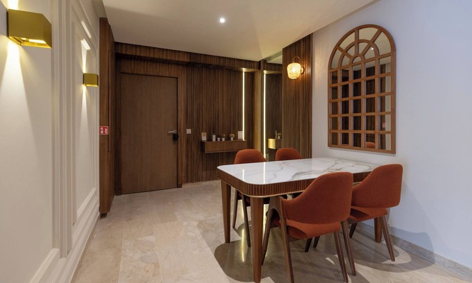 Semlalia Apartment | Luxury Wellness in Marrakech Center – Hammam, Sauna, Gym, Heated Pool & Rooftop.