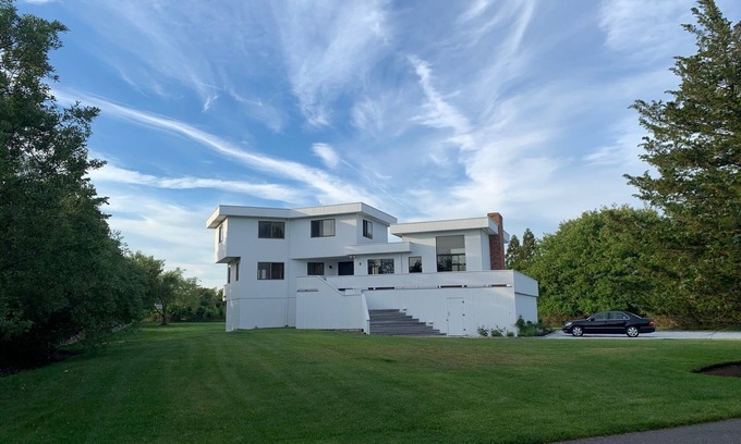 Westhampton Beach House | Luxury Westhampton Beach Heated Pool Home with Hot Tub and Tennis Court