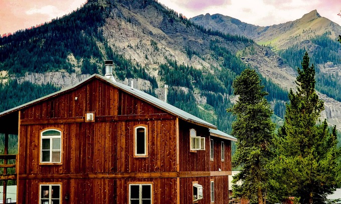 Cooke City-Silver Gate House | Luxury Yellowstone Chalet - Mountain Views with Sauna!