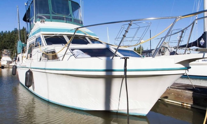 Anacortes Boat Rental | Luxury Yacht 2 BR – Marina Views and WiFi