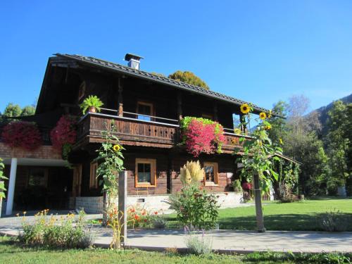 Finsing Ski Chalet | Luxus Chalet Fasserhäusl im Zillertal - Sauna ,Hot Tub, Kamin & Alpenblick für bis zu 9 Personen