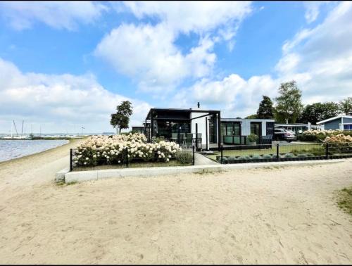 Hulshorst House | Luxus Cube Meerblick Veluwemeer am Strand in erster Reihe