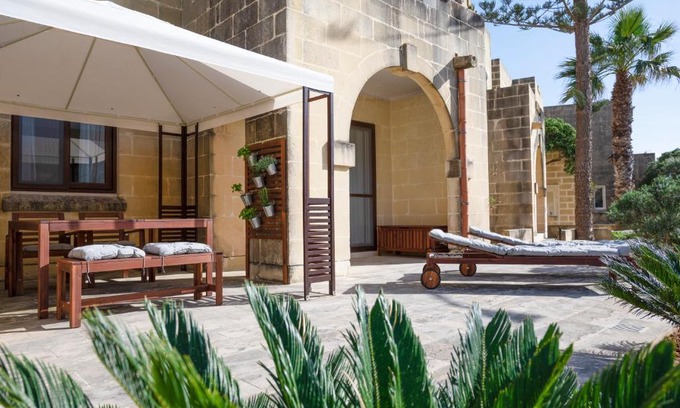 Xlendi Apartment | Luzzu - Family Friendly Maisonette