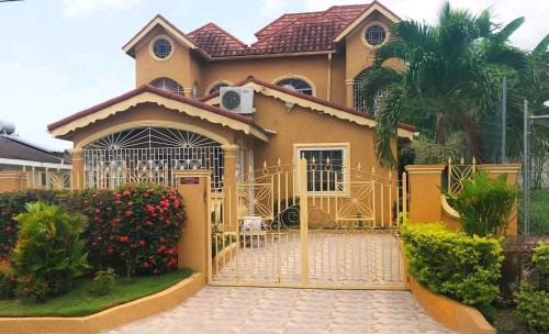 Montego Bay Apartment | LW Guesthouse