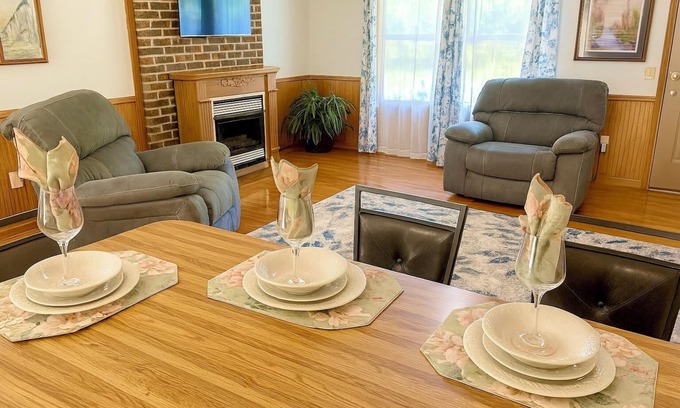 Pelham Cabin | Lydia's Lodge in Pelham
