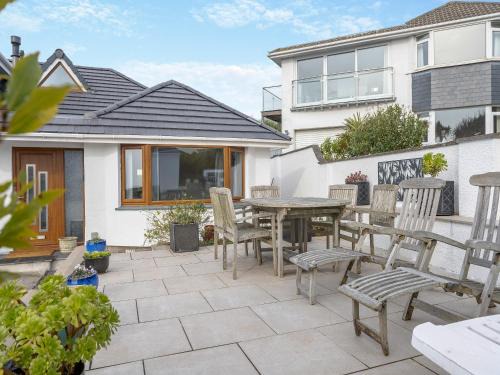 Torquay Apartment | Lyndhurst