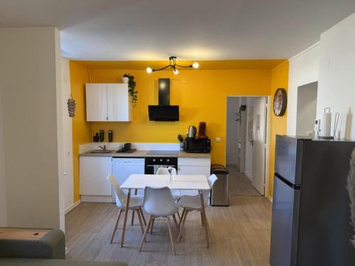 Homecourt Apartment | Mélissa - Lumineux, moderne - Gare - WiFi - Stream