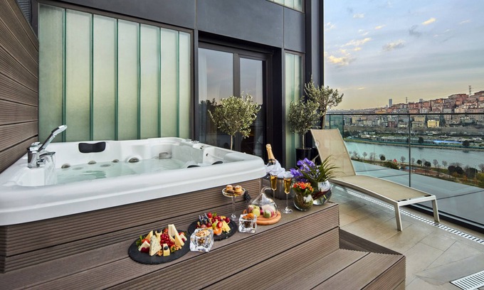 Sakarya Hotel | Mövenpick Hotel Istanbul Golden Horn