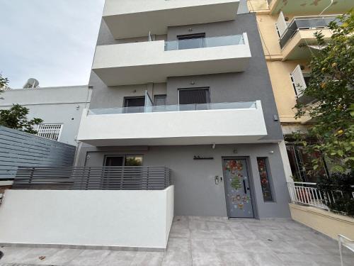 Dafni-Ymittos House | M&H and their friends B