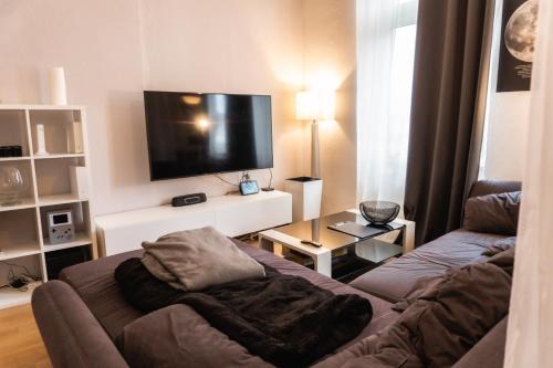 Mittelstadt House | M House Komfortables Zimmer mit Doppelbett & Schlafsofa für Max 3 Pers