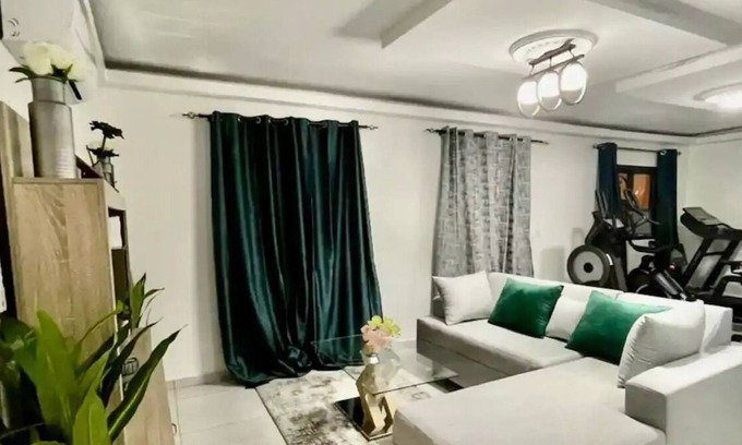 Abidjan Apartment | M & M Penthouse, 1 bedroom Salon Villa Complete