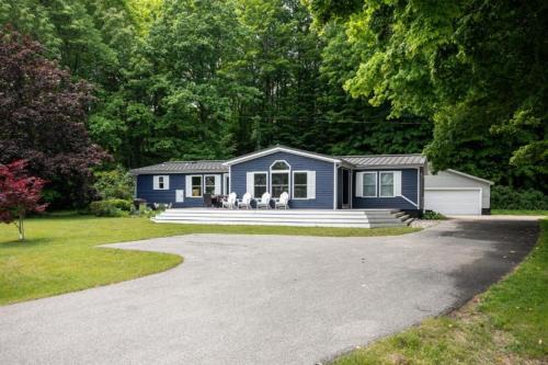 Traverse City House | M22 & You Beach Sauna AC