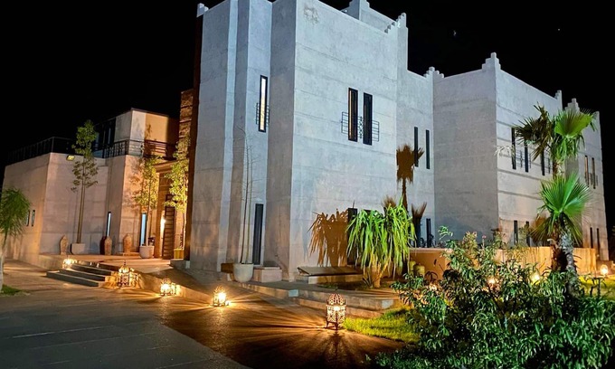 Oulad Hassoune Villa | Homerez - Large villa for 20 pers. with swimming pool in Center Commune Ouled Hassoune