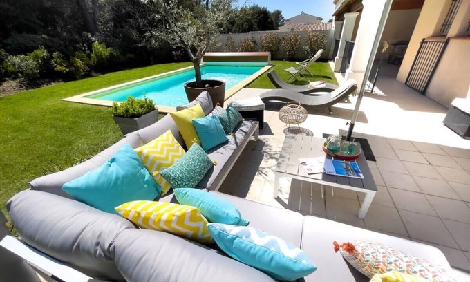 Mallemort Villa | Ma villa en Provence luxury villa with swimming pool, Domaine de Pont-Royal