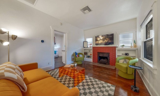 Feldman's Apartment | Mabel Unit #1 (Mike Morgan)