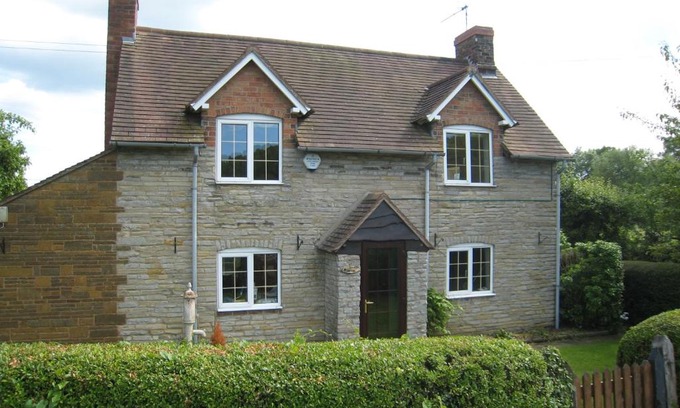 Ardens Grafton House | Macbeth Cottage - Sleeps up to 5 - NEW HOT TUB